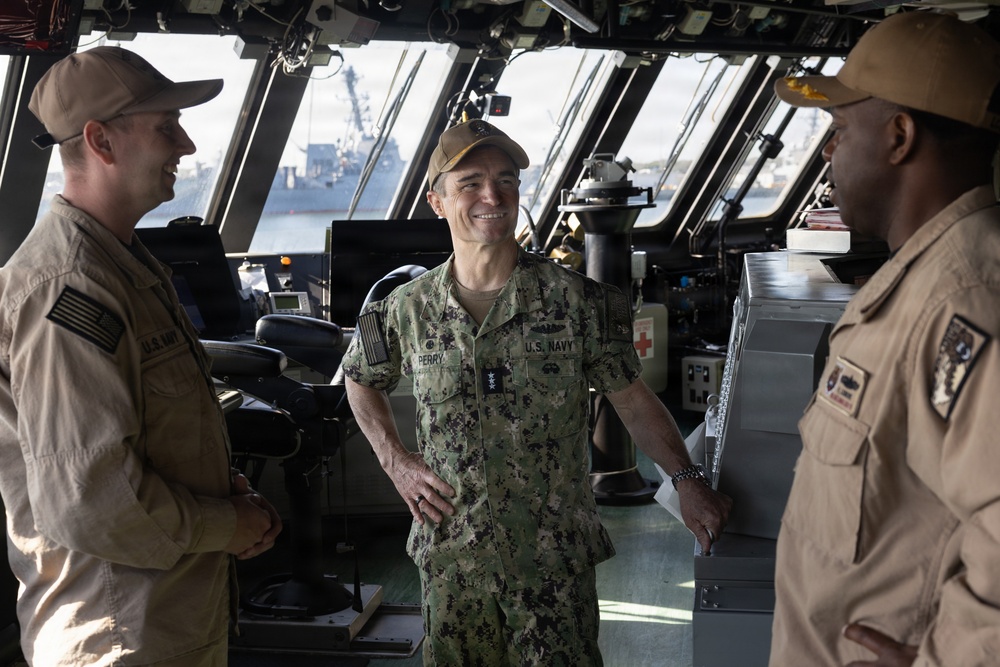 Vice Admiral Perry Visits USS Billings (LCS 15)