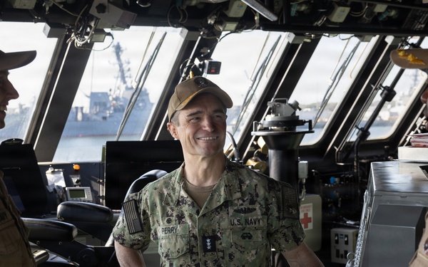 Vice Admiral Perry Visits USS Billings (LCS 15)
