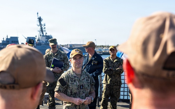 Vice Admiral Perry Visits USS Billings (LCS 15)