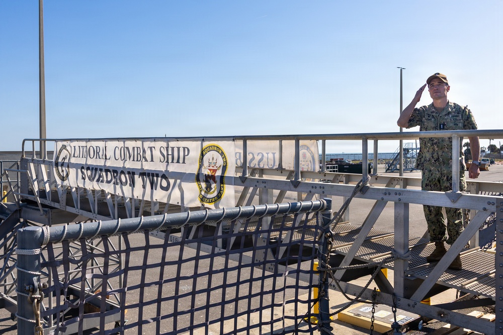 Vice Admiral Perry Visits USS Billings (LCS 15)