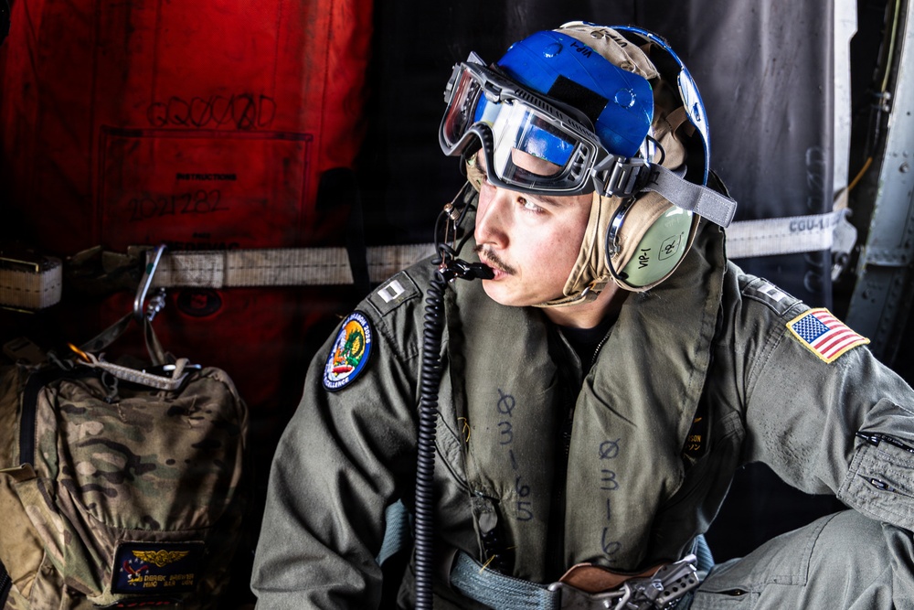 Leader of Sea Dragon observes PHOTOEX