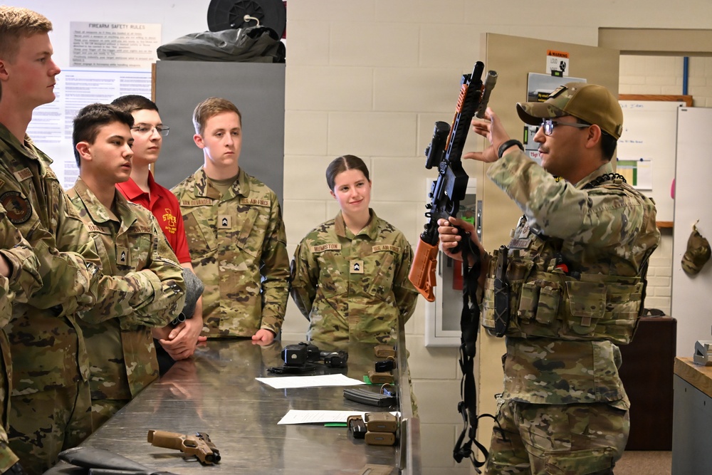 ISU Air Force ROTC cadets visit 185th ARW