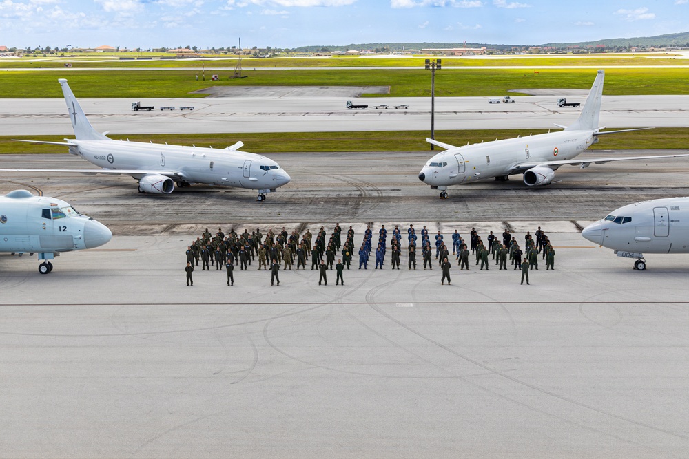 Sea Dragon competitors pose for PHOTOEX
