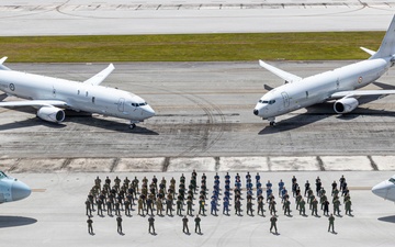 Sea Dragon competitors pose for PHOTOEX