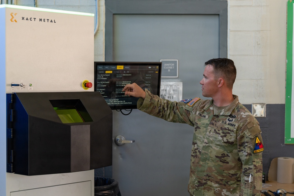 The 1AD DSB hold a tour of the SMART Motor Pool and Iron Foundry
