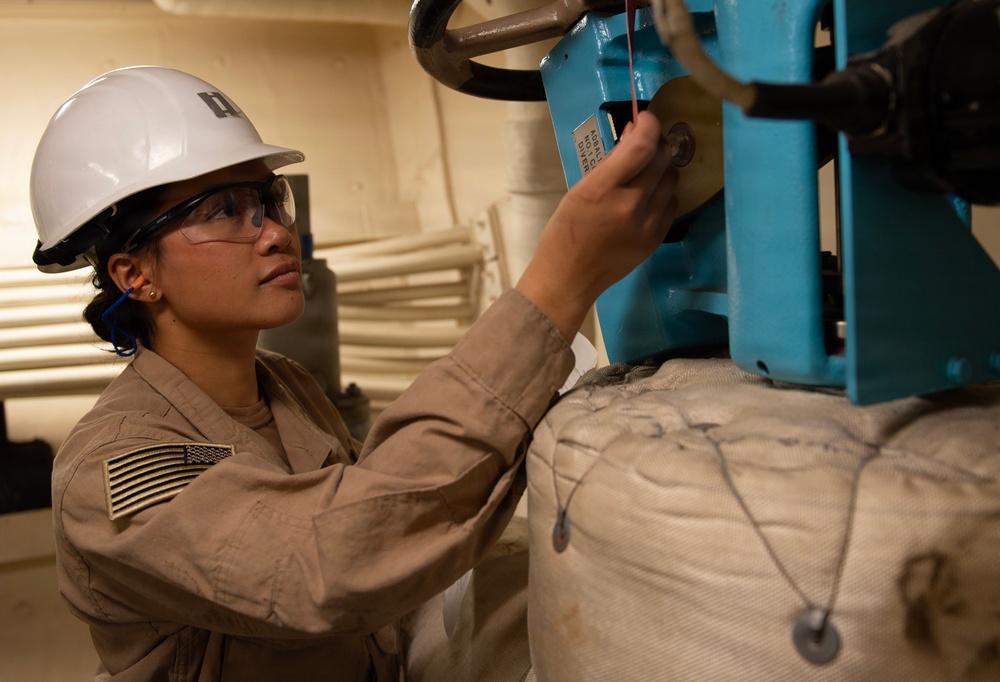 Junior officers receive first-of-its-kind maintenance availability training