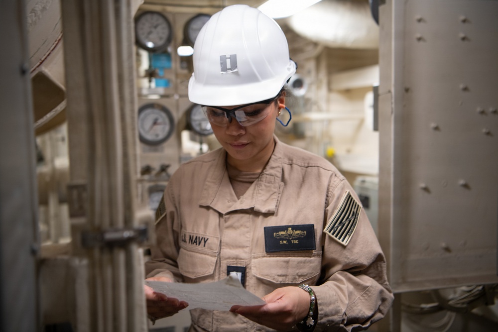 Junior officers receive first-of-its-kind maintenance availability training