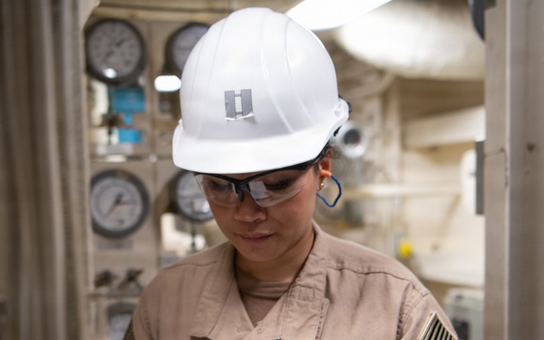 Junior officers receive first-of-its-kind maintenance availability training