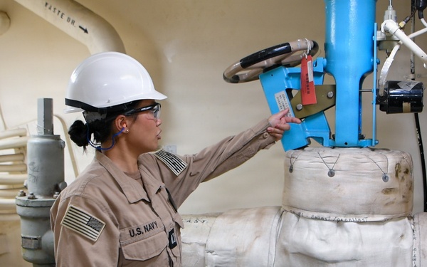 Junior officers receive first-of-its-kind maintenance availability training