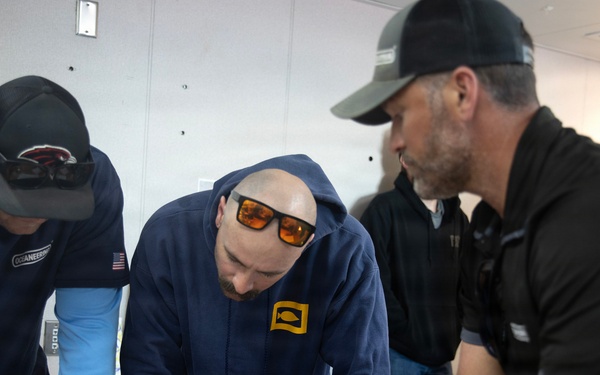 Undersea Rescue Command Conducts Manned Dive Event at Sea