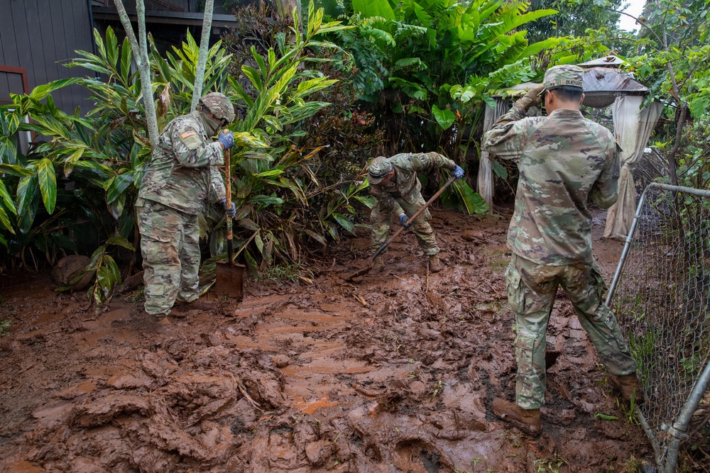 Hawaii National Guard assists Waialua residents with debris removal, water distribution