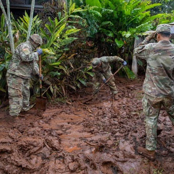 Hawaii National Guard assists Waialua residents with debris removal, water distribution