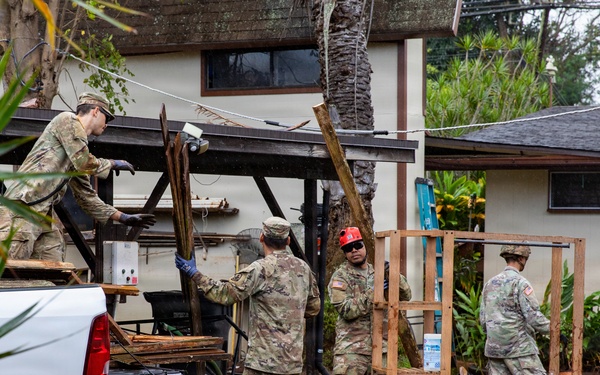 Hawaii National Guard assists Waialua residents with debris removal, water distribution