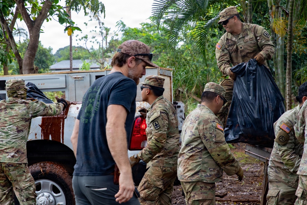 Hawaii National Guard assists Waialua residents with debris removal, water distribution