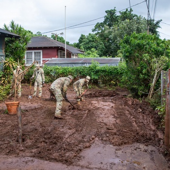 Hawaii National Guard assists Waialua residents with debris removal, water distribution