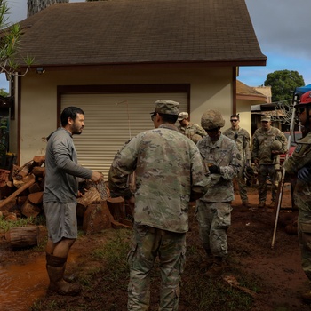Hawaii National Guard assists Waialua residents with debris removal, water distribution