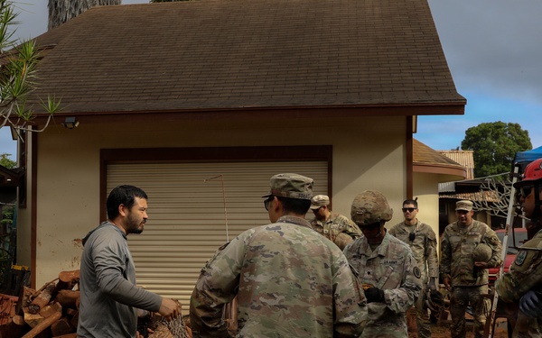 Hawaii National Guard assists Waialua residents with debris removal, water distribution