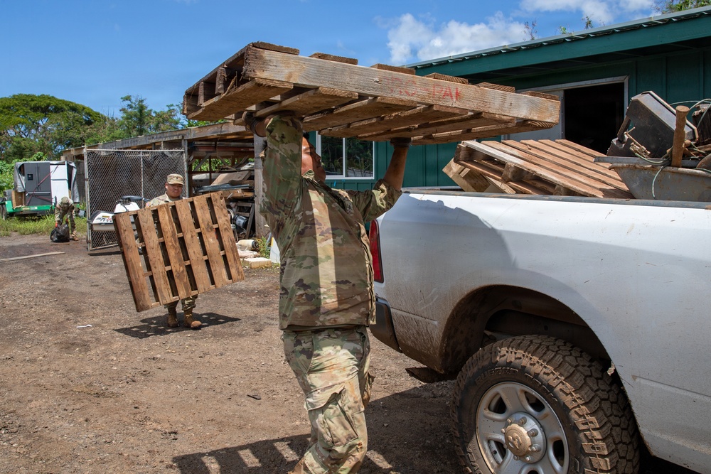 Hawaii National Guard assists Waialua residents with debris removal, water distribution