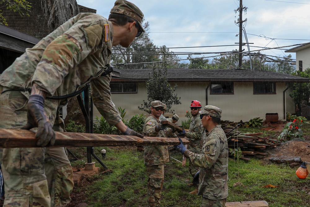 Hawaii National Guard assists Waialua residents with debris removal, water distribution
