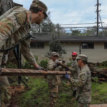Hawaii National Guard assists Waialua residents with debris removal, water distribution