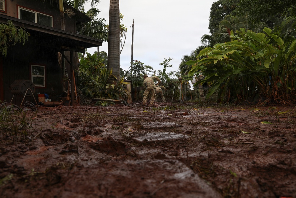 Hawaii National Guard assists Waialua residents with debris removal, water distribution