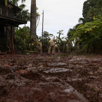 Hawaii National Guard assists Waialua residents with debris removal, water distribution