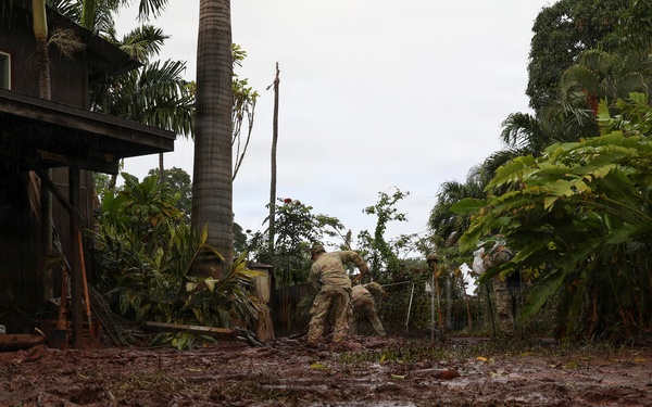 Hawaii National Guard assists Waialua residents with debris removal, water distribution