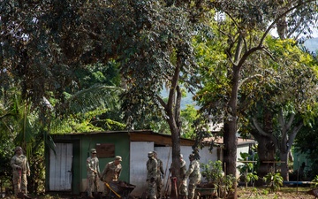 Hawaii National Guard assists Waialua residents with debris removal, water distribution