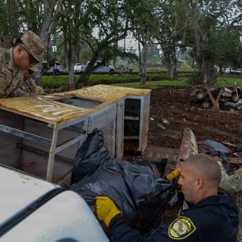 Hawaii National Guard assists Waialua residents with debris removal, water distribution