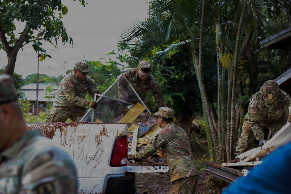 Hawaii National Guard assists Waialua residents with debris removal, water distribution