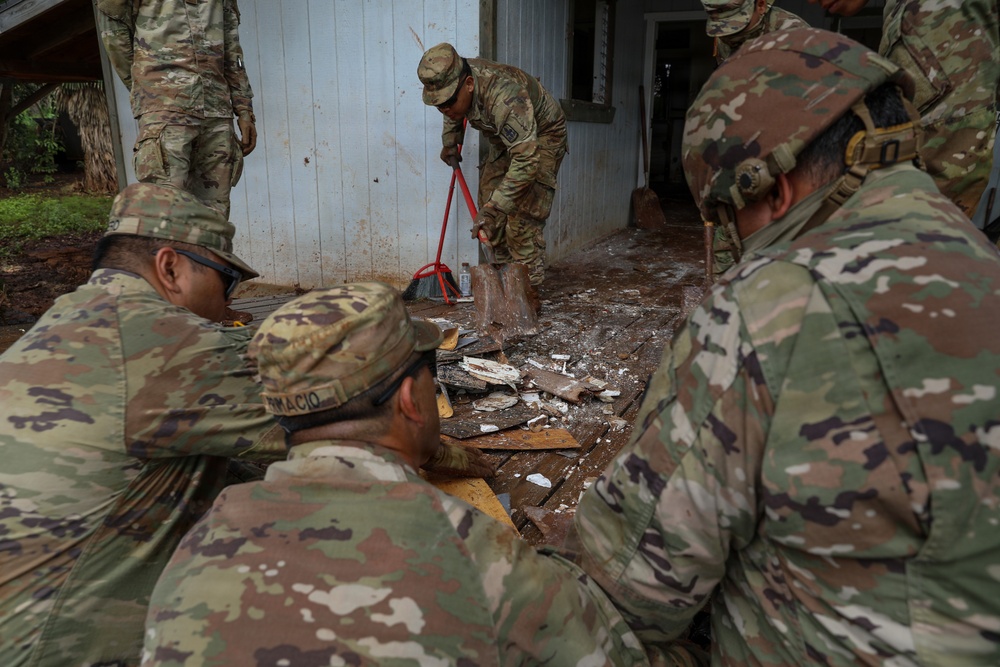 Hawaii National Guard assists Waialua residents with debris removal, water distribution