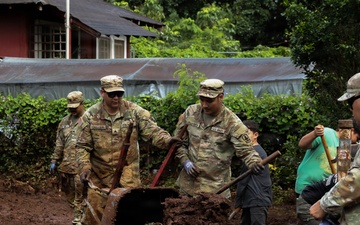Hawaii National Guard assists Waialua residents with debris removal, water distribution