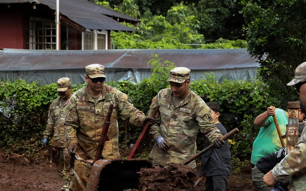 Hawaii National Guard assists Waialua residents with debris removal, water distribution