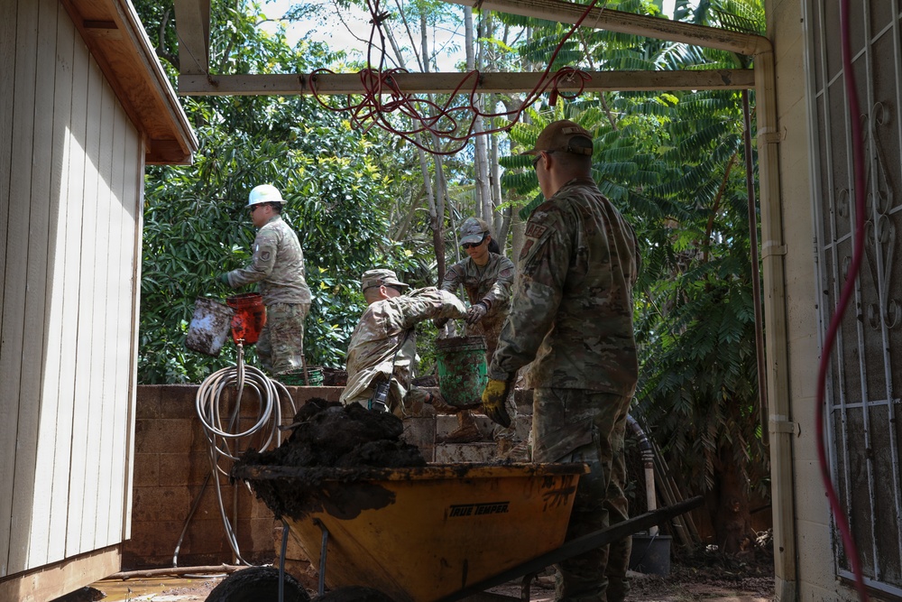 Hawaii National Guard continues relief efforts after record Waialua flooding