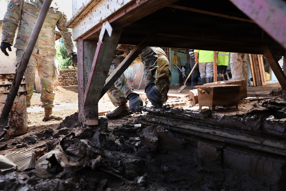 Hawaii National Guard continues relief efforts after record Waialua flooding