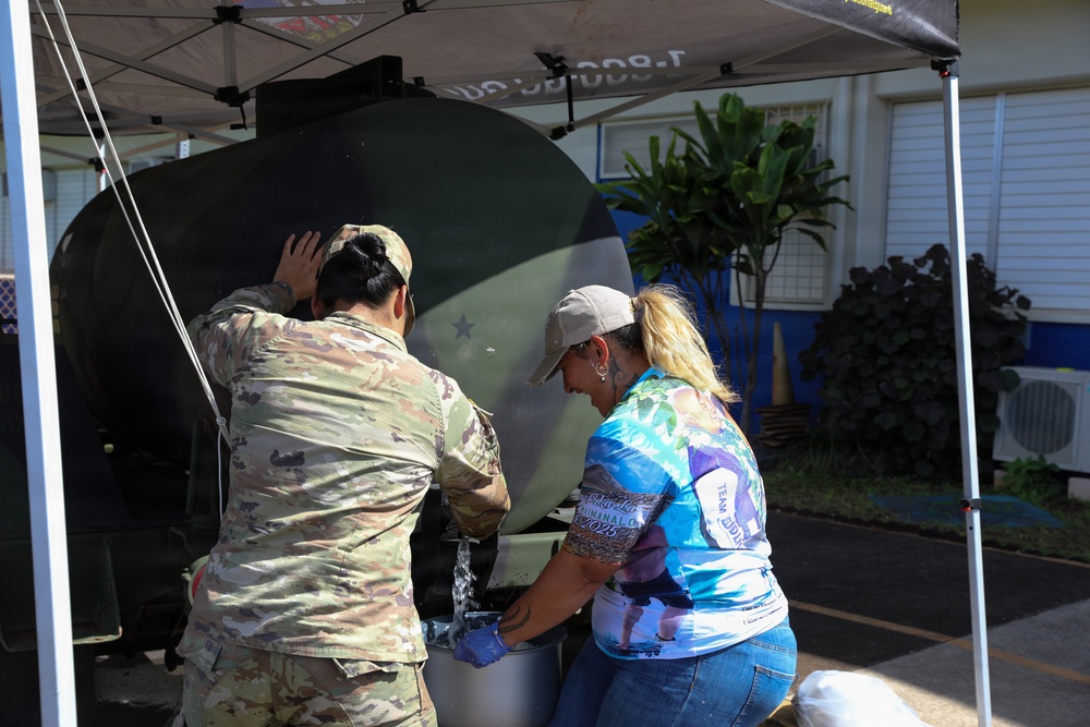 Hawaii National Guard assists Waialua residents with debris removal, water distribution