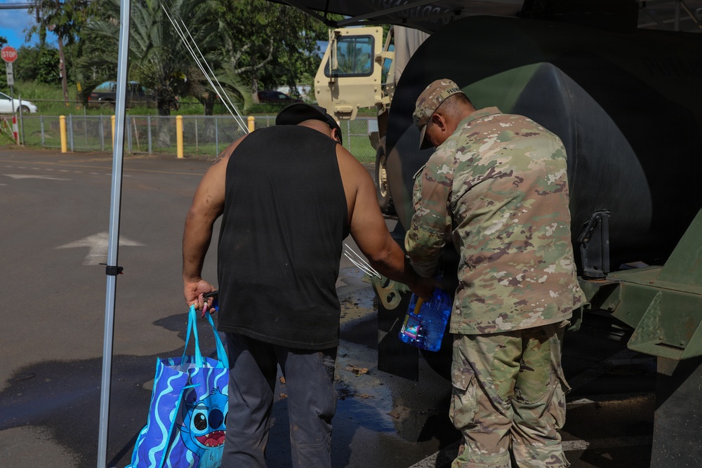 Hawaii National Guard assists Waialua residents with debris removal, water distribution