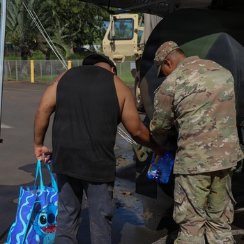 Hawaii National Guard assists Waialua residents with debris removal, water distribution