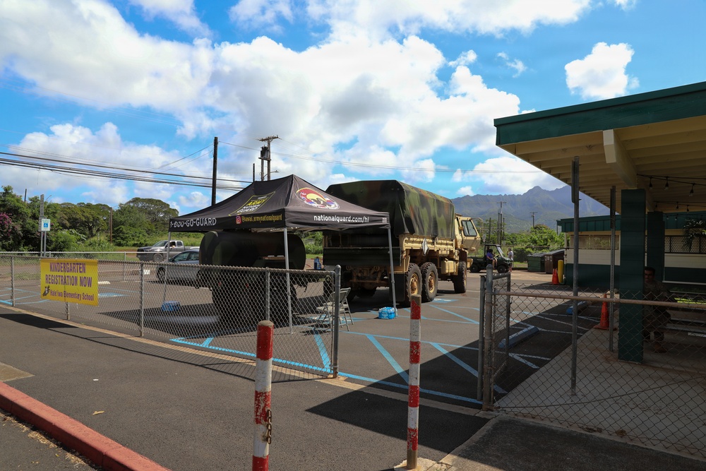 Hawaii National Guard assists Waialua residents with debris removal, water distribution