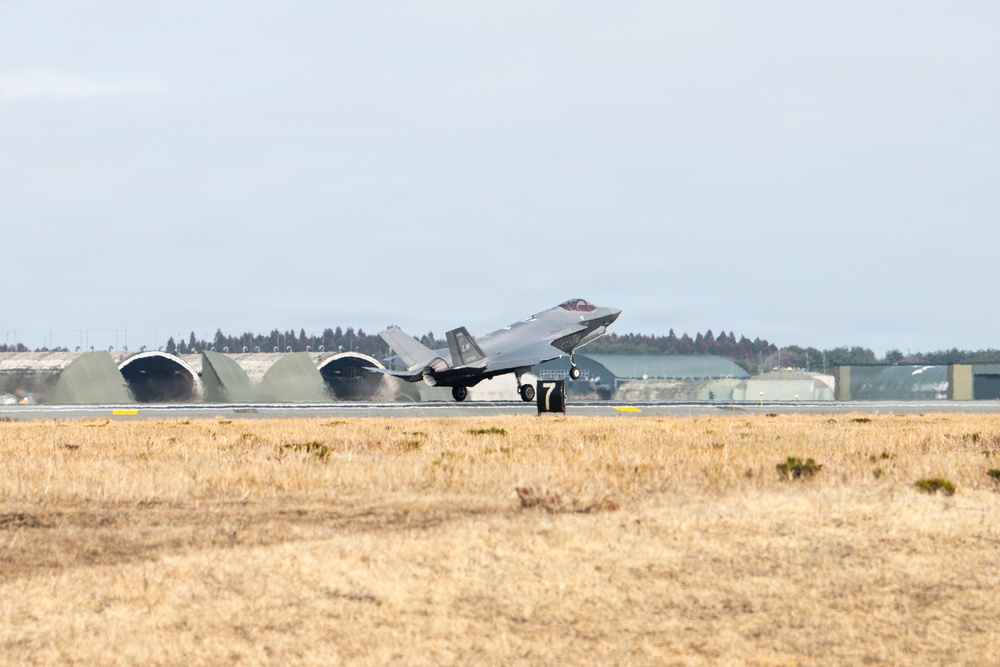 F35A Lightning IIs arrive at Misawa Air Base