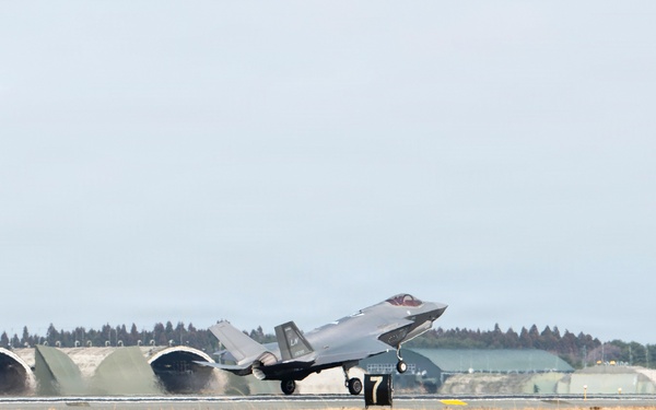 F35A Lightning IIs arrive at Misawa Air Base