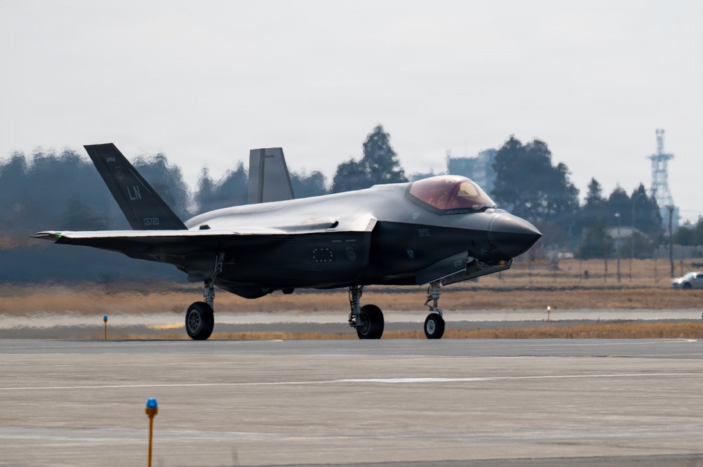 F35A Lightning IIs arrive at Misawa Air Base