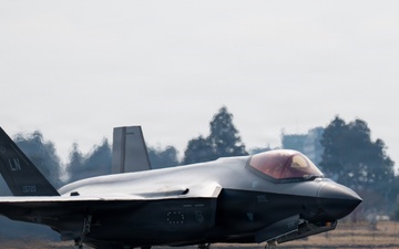 F35A Lightning IIs arrive at Misawa Air Base