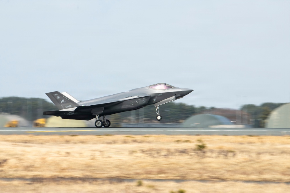F35A Lightning IIs arrive at Misawa Air Base