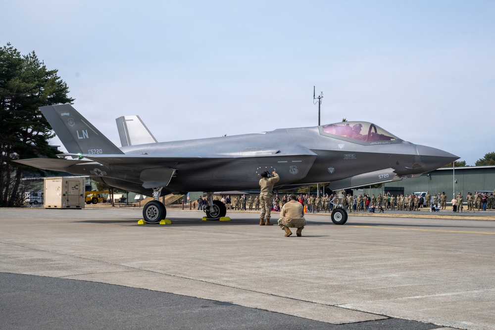 F35A Lightning IIs arrive at Misawa Air Base