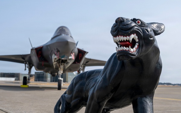 F35A Lightning IIs arrive at Misawa Air Base