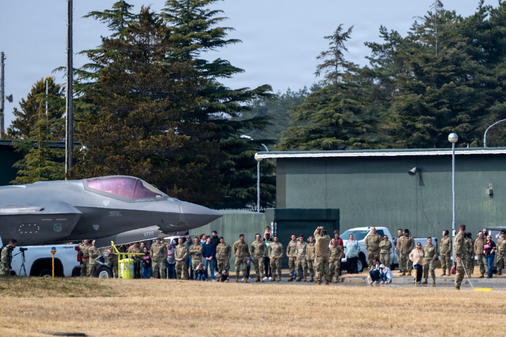 F-35A Lightning IIs arrive at Misawa Air Base