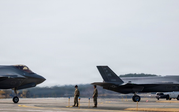 F-35A Lightning IIs arrive at Misawa Air Base