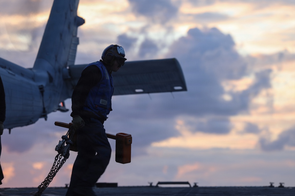 USS Thomas Hudner (DDG 116) Conducts Flight Operations