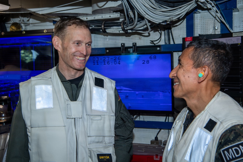 Nimitz Welcomes Distinguished Visitors from El Salvador